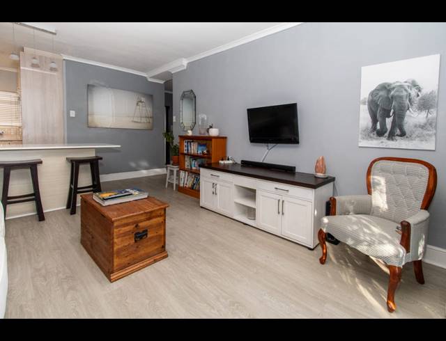 1 BEDROOM APARTMENT TO LET IN THREE ANCHOR BAY